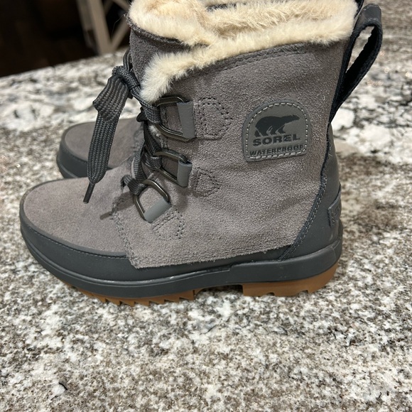 Sorel women’s boots size 6.5. Worn twice. Waterproof, warm ready to wear. - Picture 3 of 6
